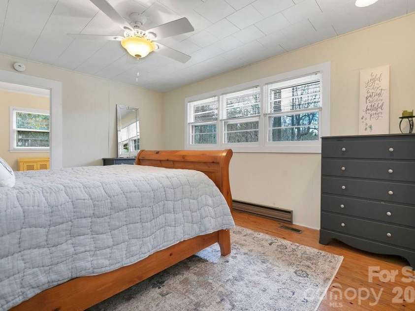218 Hickory Lane, Lake Toxaway, NC 28747.  MLS# CAR4364583, YatesRealty ID 16686. 
