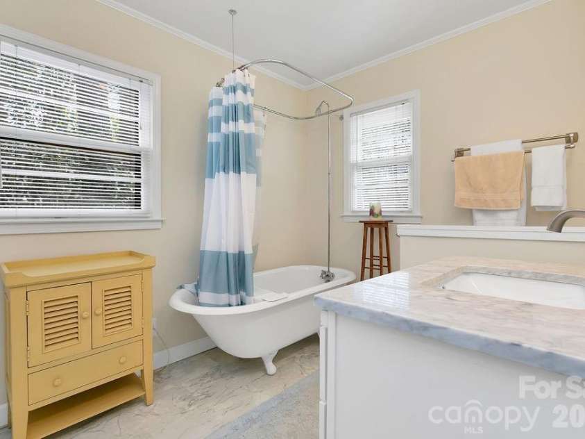 218 Hickory Lane, Lake Toxaway, NC 28747.  MLS# CAR4364583, YatesRealty ID 16686. 