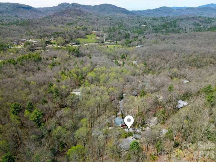 218 Hickory Lane, Lake Toxaway, NC 28747.  MLS# CAR4364583, YatesRealty ID 16686. 
