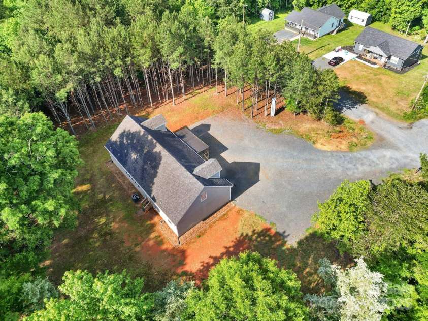 1811 Continental Drive, Albemarle, NC 28001.  MLS# CAR4260222, YatesRealty ID 16687. 