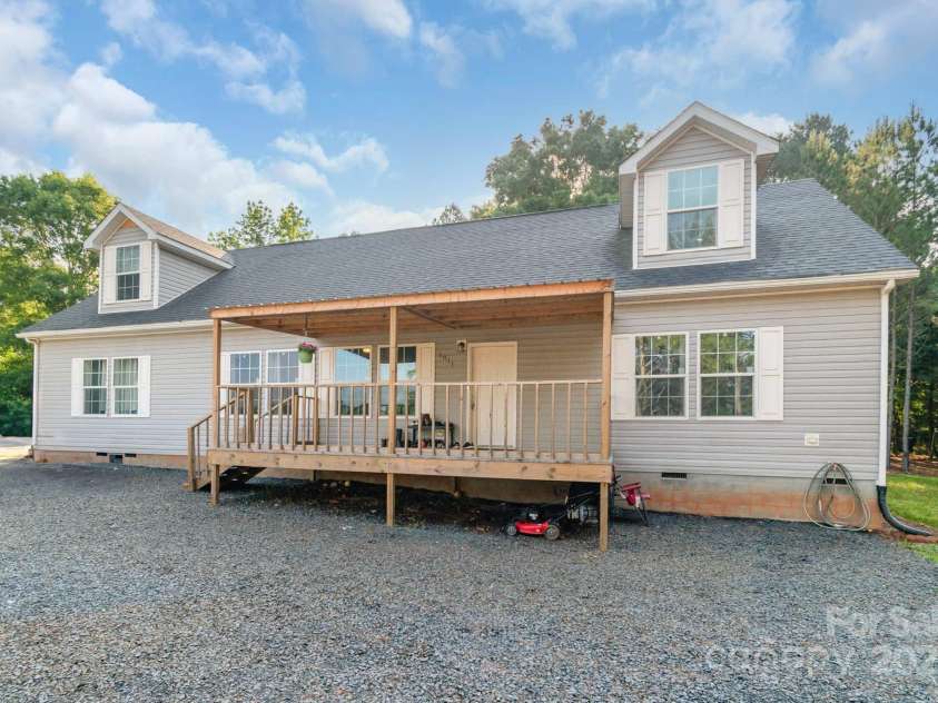 1811 Continental Drive, Albemarle, NC 28001.  MLS# CAR4260222, YatesRealty ID 16687. 