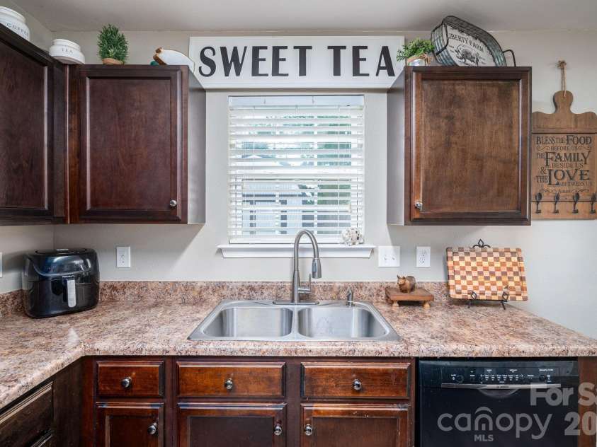 11531 Tribal Drive, Charlotte, NC 28214.  MLS# CAR4373105, YatesRealty ID 16688. 
