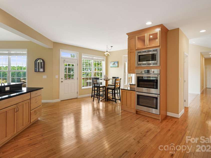 419 Oak Lane, Mars Hill, NC 28754.  MLS# CAR4276301, YatesRealty ID 16689. 