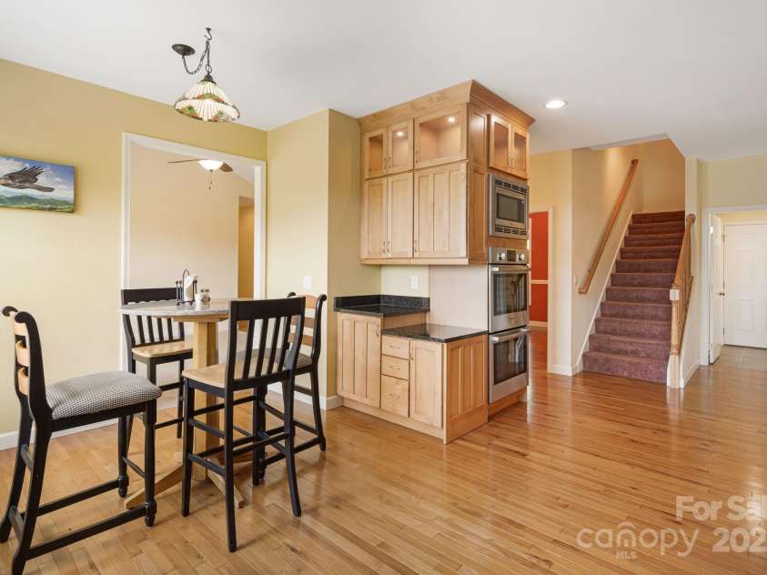 419 Oak Lane, Mars Hill, NC 28754.  MLS# CAR4276301, YatesRealty ID 16689. 