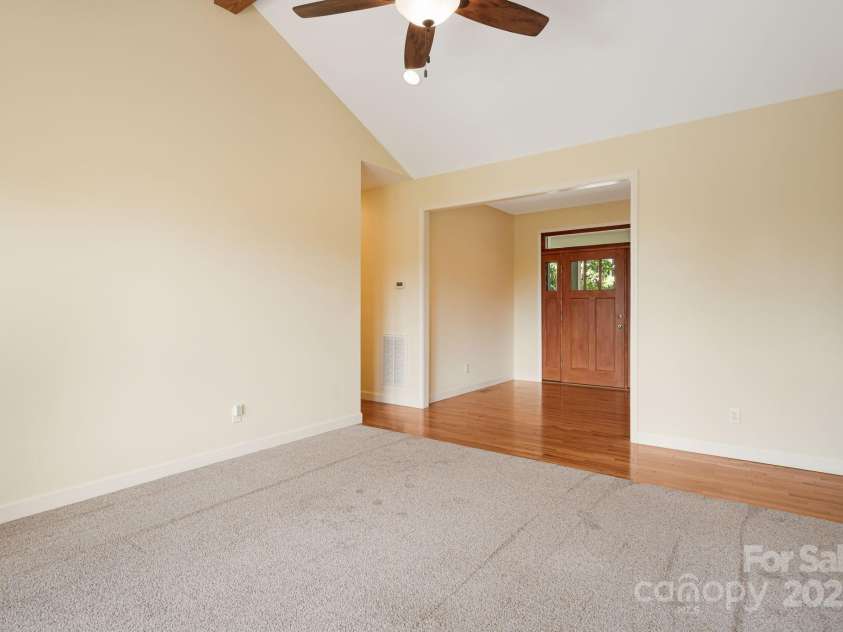 419 Oak Lane, Mars Hill, NC 28754.  MLS# CAR4276301, YatesRealty ID 16689. 