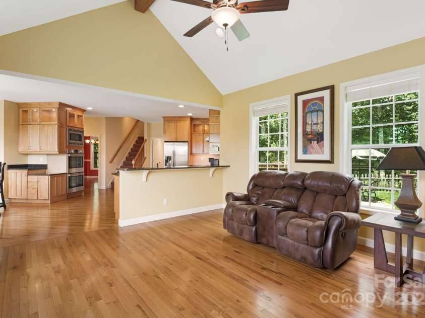 419 Oak Lane, Mars Hill, NC 28754.  MLS# CAR4276301, YatesRealty ID 16689. 