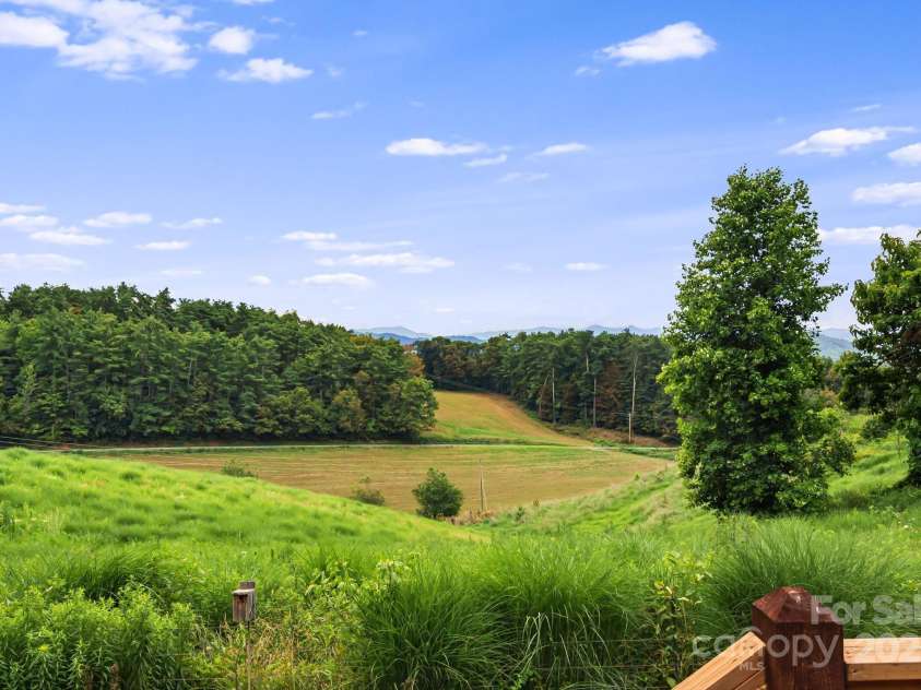 419 Oak Lane, Mars Hill, NC 28754.  MLS# CAR4276301, YatesRealty ID 16689. 