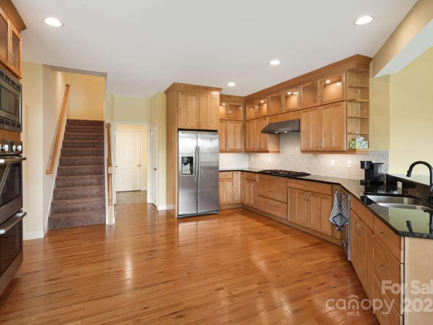 419 Oak Lane, Mars Hill, NC 28754.  MLS# CAR4276301, YatesRealty ID 16689. Beautiful Kitchen