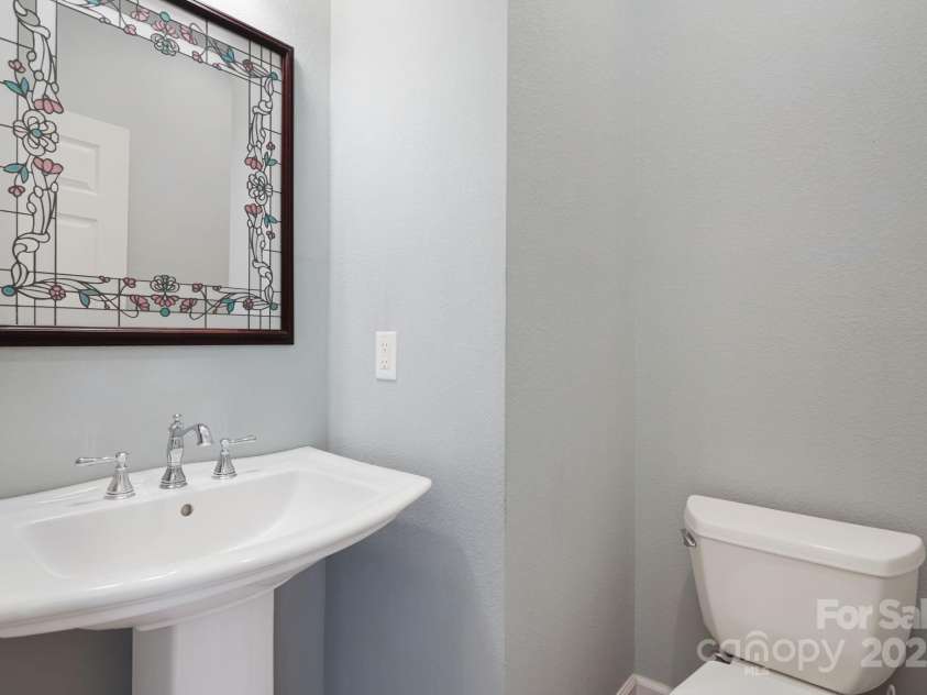 419 Oak Lane, Mars Hill, NC 28754.  MLS# CAR4276301, YatesRealty ID 16689. Guest Bath Room
