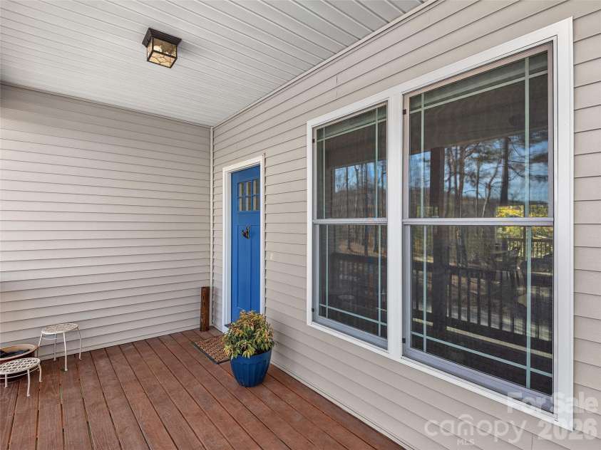 10 Starview Lane, Hendersonville, NC 28739.  MLS# CAR4357845, YatesRealty ID 16691. 