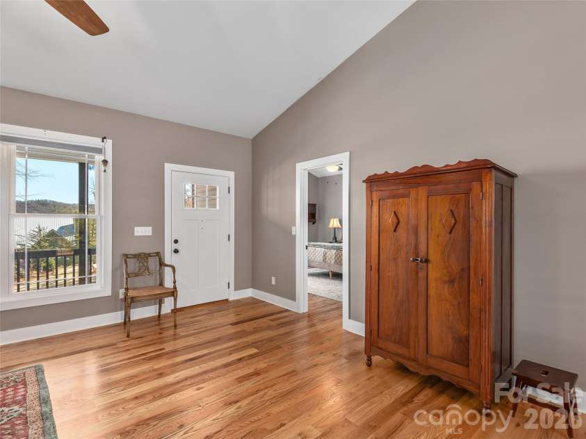 10 Starview Lane, Hendersonville, NC 28739.  MLS# CAR4357845, YatesRealty ID 16691. 