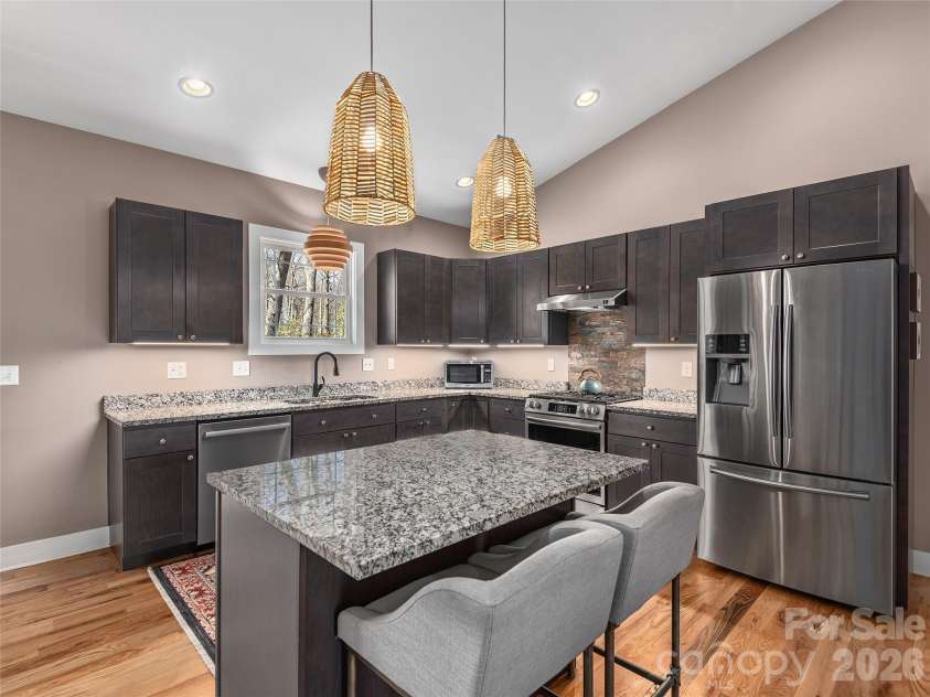 10 Starview Lane, Hendersonville, NC 28739.  MLS# CAR4357845, YatesRealty ID 16691. 