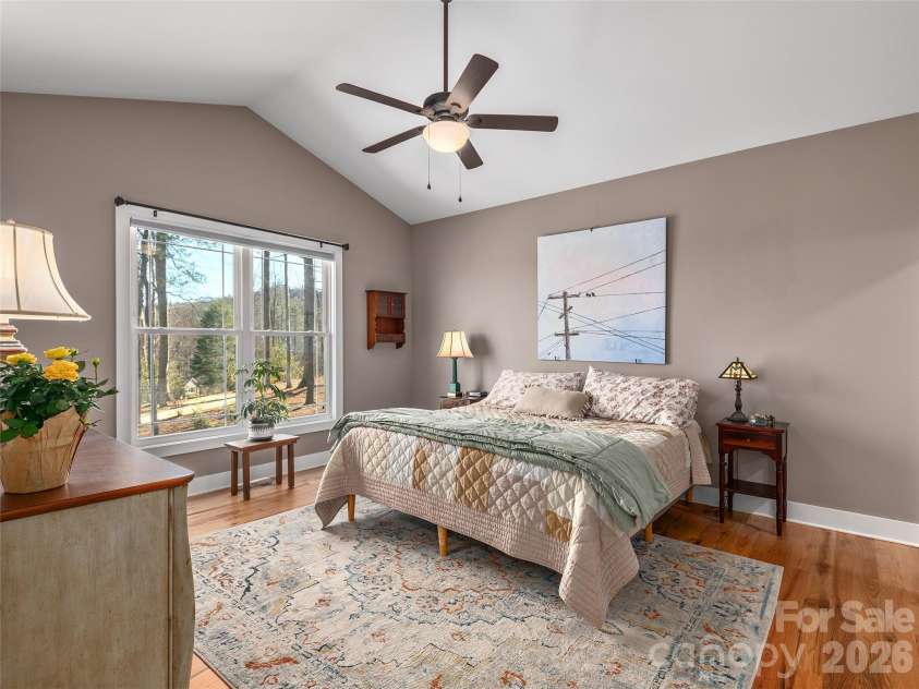 10 Starview Lane, Hendersonville, NC 28739.  MLS# CAR4357845, YatesRealty ID 16691. 