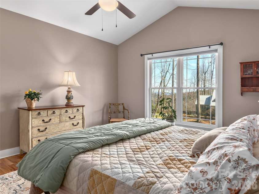 10 Starview Lane, Hendersonville, NC 28739.  MLS# CAR4357845, YatesRealty ID 16691. 