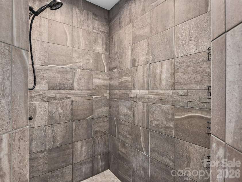 10 Starview Lane, Hendersonville, NC 28739.  MLS# CAR4357845, YatesRealty ID 16691. 