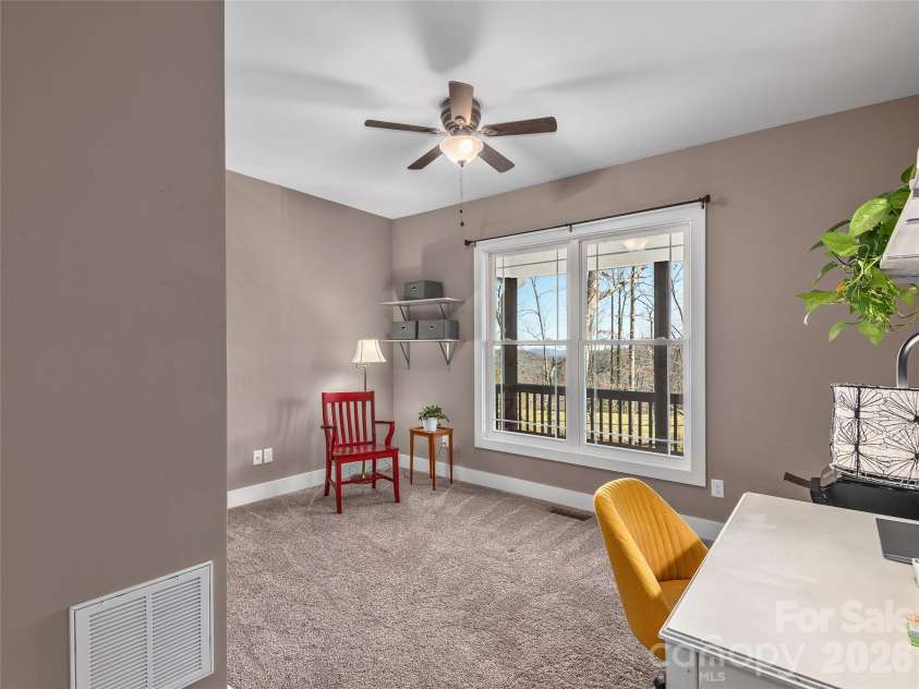 10 Starview Lane, Hendersonville, NC 28739.  MLS# CAR4357845, YatesRealty ID 16691. 