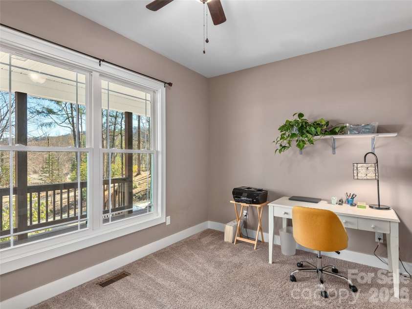 10 Starview Lane, Hendersonville, NC 28739.  MLS# CAR4357845, YatesRealty ID 16691. 