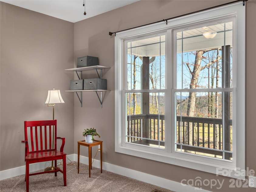 10 Starview Lane, Hendersonville, NC 28739.  MLS# CAR4357845, YatesRealty ID 16691. 