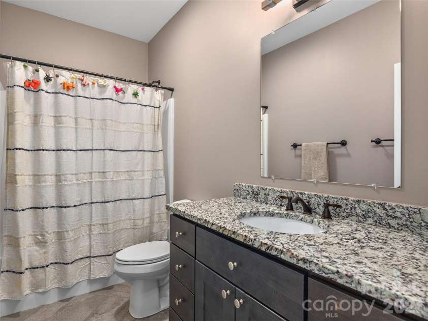 10 Starview Lane, Hendersonville, NC 28739.  MLS# CAR4357845, YatesRealty ID 16691. 