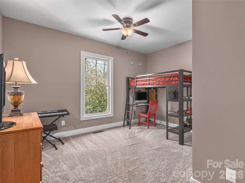 10 Starview Lane, Hendersonville, NC 28739.  MLS# CAR4357845, YatesRealty ID 16691. 
