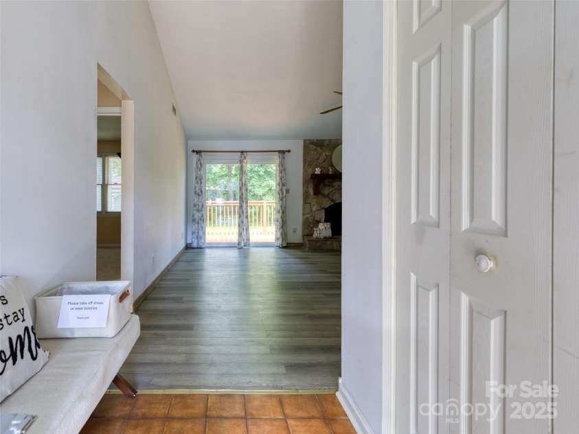 2011 20th Street Place, Hickory, NC 28601.  MLS# CAR4260136, YatesRealty ID 16691. 