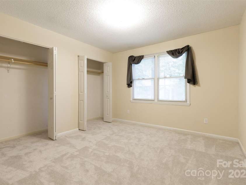 2011 20th Street Place, Hickory, NC 28601.  MLS# CAR4260136, YatesRealty ID 16691. 