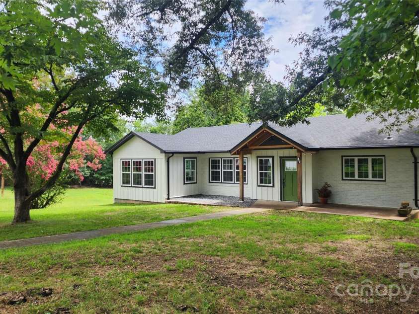 621 Watts Street, Valdese, NC 28690.  MLS# CAR4227194, YatesRealty ID 16692. 