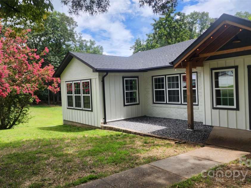 621 Watts Street, Valdese, NC 28690.  MLS# CAR4227194, YatesRealty ID 16692. 
