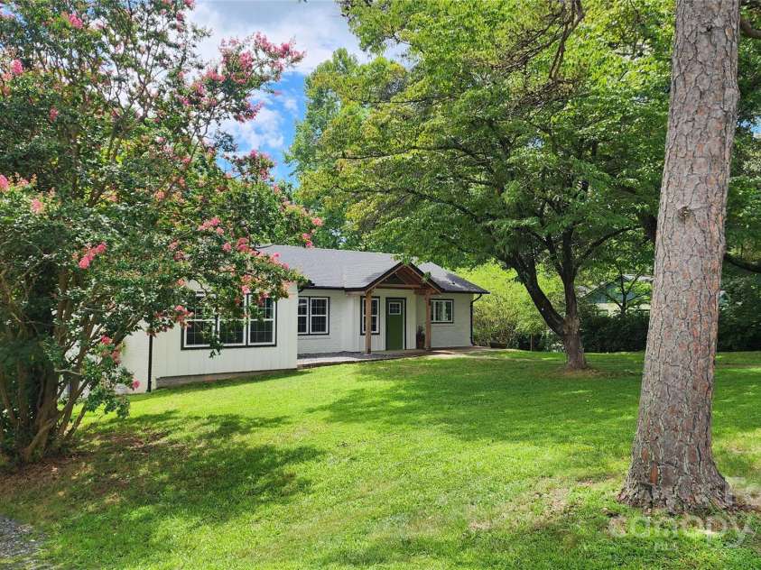 621 Watts Street, Valdese, NC 28690.  MLS# CAR4227194, YatesRealty ID 16692. 