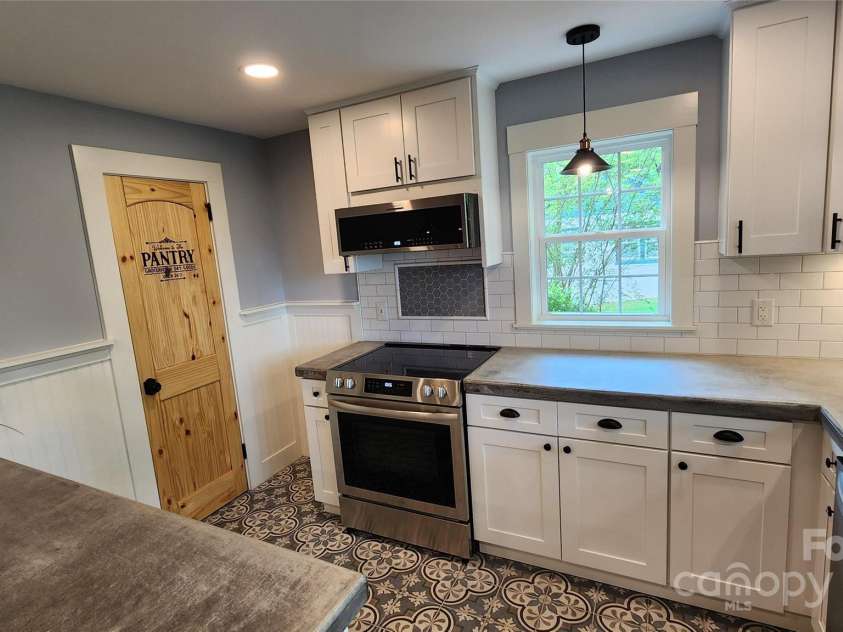 621 Watts Street, Valdese, NC 28690.  MLS# CAR4227194, YatesRealty ID 16692. 