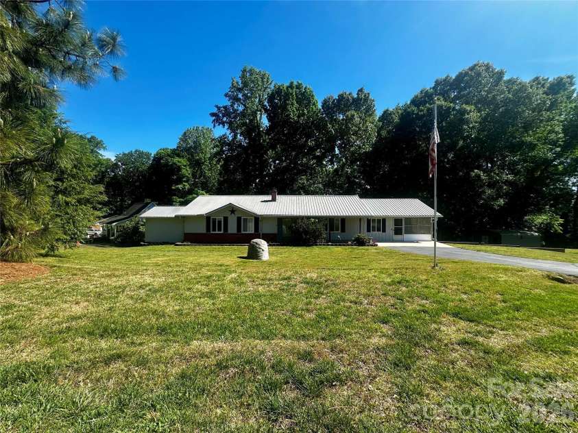 263 Spring Shore Road, Statesville, NC 28677.  MLS# CAR4374688, YatesRealty ID 16693. 