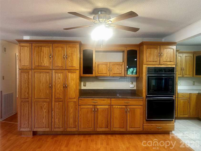 263 Spring Shore Road, Statesville, NC 28677.  MLS# CAR4374688, YatesRealty ID 16693. 