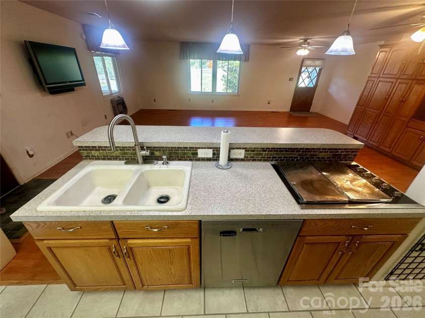 263 Spring Shore Road, Statesville, NC 28677.  MLS# CAR4374688, YatesRealty ID 16693. 