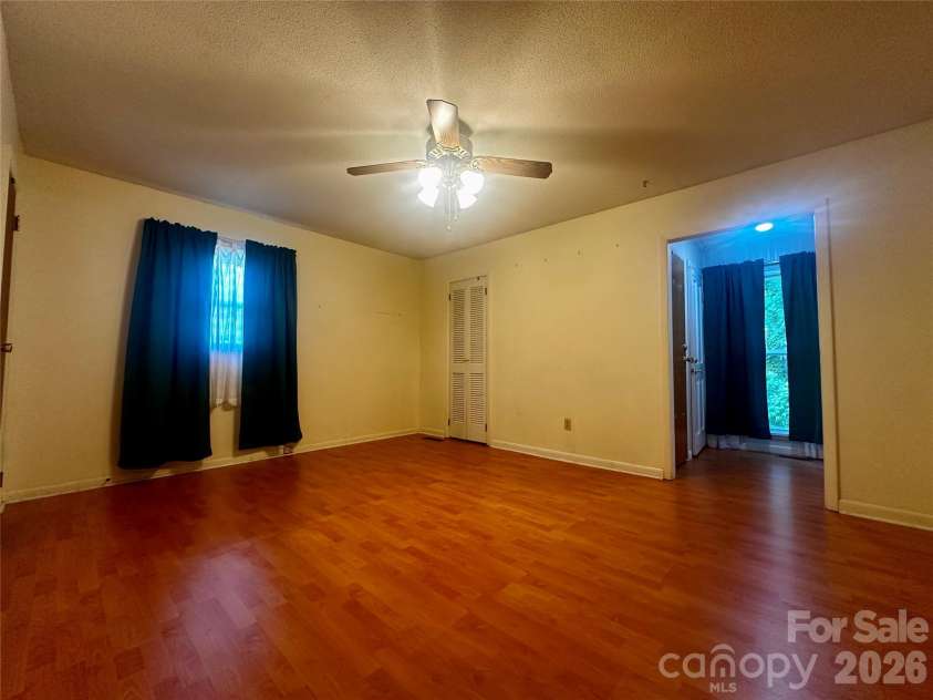 263 Spring Shore Road, Statesville, NC 28677.  MLS# CAR4374688, YatesRealty ID 16693. 