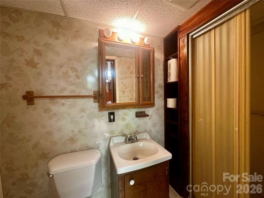 263 Spring Shore Road, Statesville, NC 28677.  MLS# CAR4374688, YatesRealty ID 16693. 