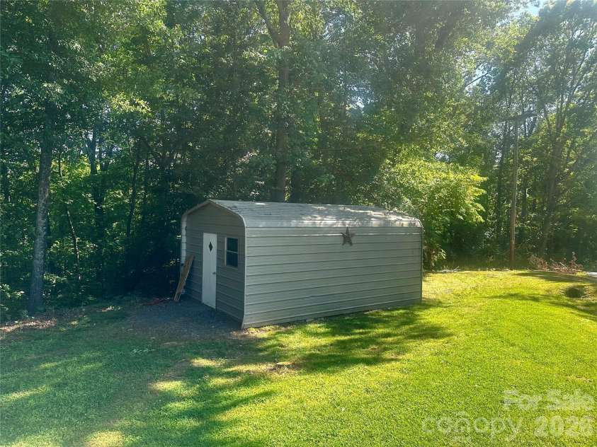 263 Spring Shore Road, Statesville, NC 28677.  MLS# CAR4374688, YatesRealty ID 16693. 