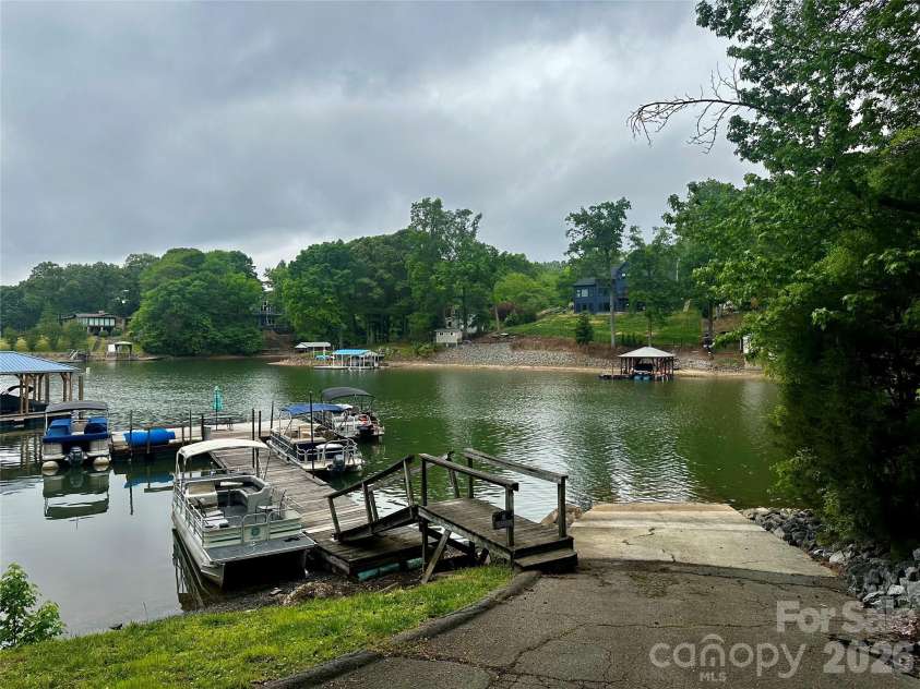 263 Spring Shore Road, Statesville, NC 28677.  MLS# CAR4374688, YatesRealty ID 16693. 
