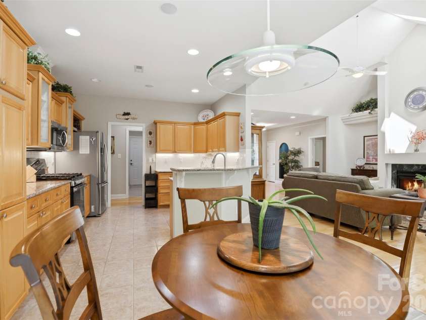 9806 Hofstra Court, Mint Hill, NC 28227.  MLS# CAR4372737, YatesRealty ID 16695. Kitchen custom cabinets