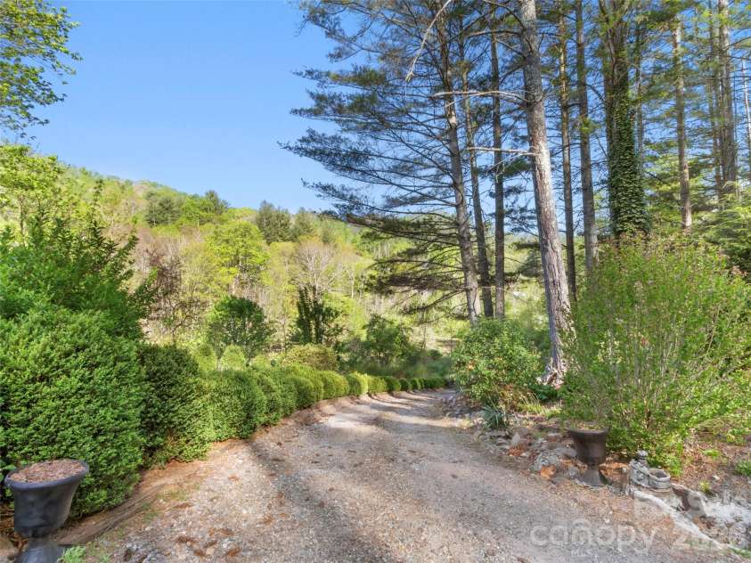 1270 Old Mine Fork Road, Burnsville, NC 28714.  MLS# CAR4375064, YatesRealty ID 16696. 