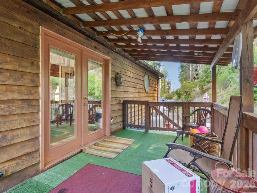 1270 Old Mine Fork Road, Burnsville, NC 28714.  MLS# CAR4375064, YatesRealty ID 16696. 