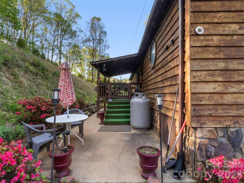1270 Old Mine Fork Road, Burnsville, NC 28714.  MLS# CAR4375064, YatesRealty ID 16696. 