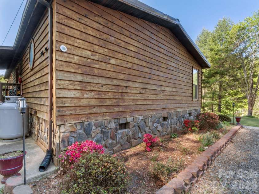 1270 Old Mine Fork Road, Burnsville, NC 28714.  MLS# CAR4375064, YatesRealty ID 16696. 