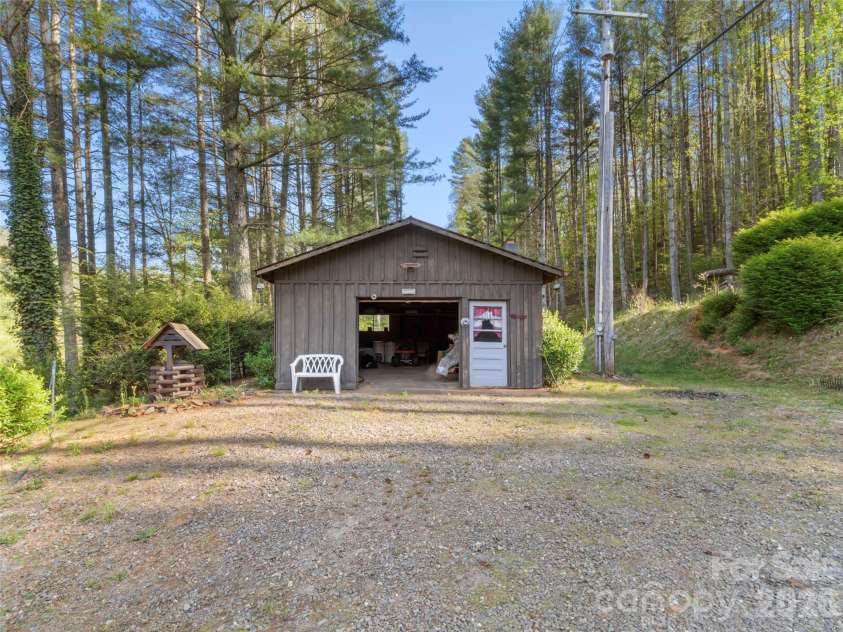 1270 Old Mine Fork Road, Burnsville, NC 28714.  MLS# CAR4375064, YatesRealty ID 16696. 