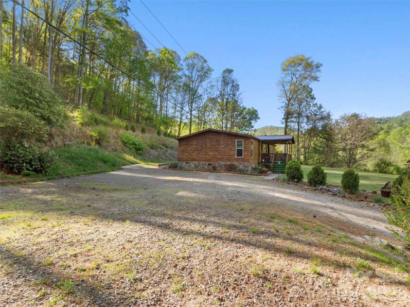 1270 Old Mine Fork Road, Burnsville, NC 28714.  MLS# CAR4375064, YatesRealty ID 16696. 