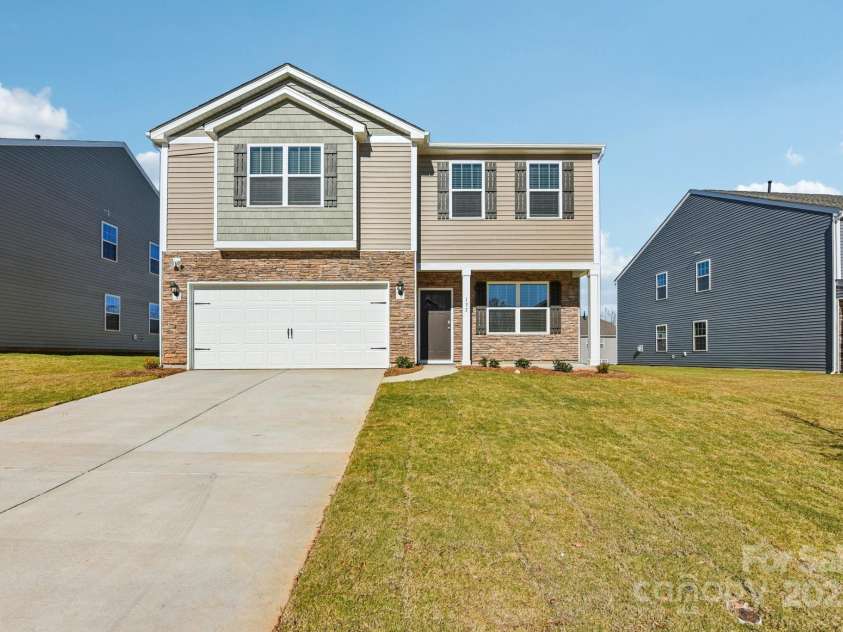 137 Meadow View Drive, Statesville, NC 28677.  MLS# CAR4254294, YatesRealty ID 16696. 