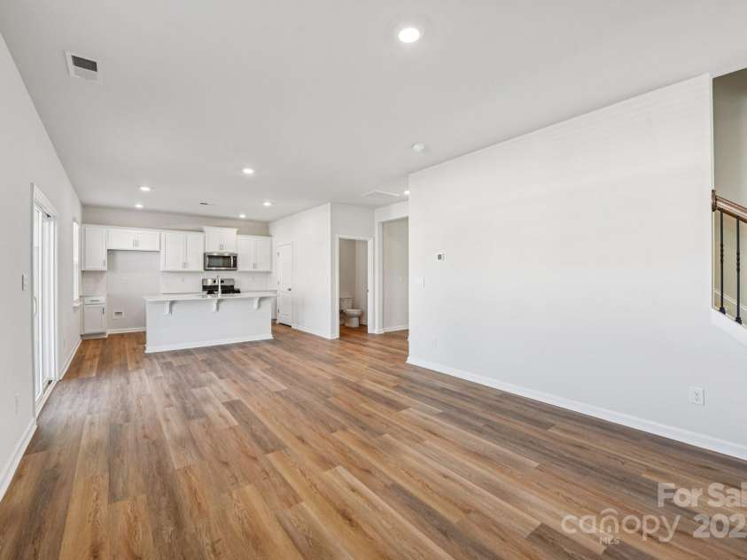 137 Meadow View Drive, Statesville, NC 28677.  MLS# CAR4254294, YatesRealty ID 16696. 