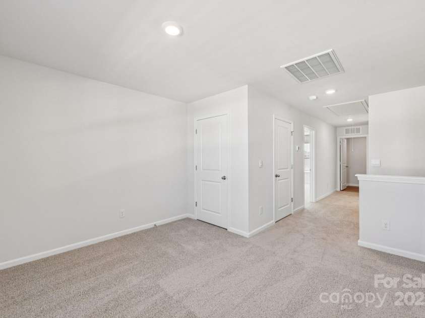 137 Meadow View Drive, Statesville, NC 28677.  MLS# CAR4254294, YatesRealty ID 16696. 