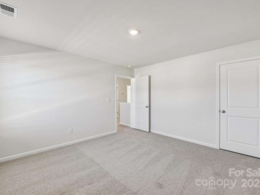 137 Meadow View Drive, Statesville, NC 28677.  MLS# CAR4254294, YatesRealty ID 16696. 