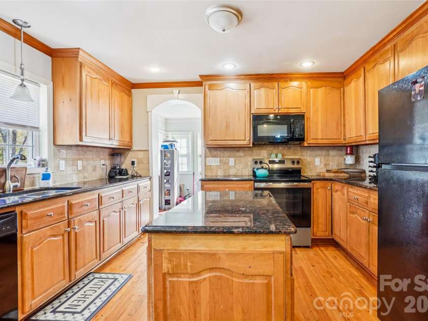 7459 Elwood Drive, Charlotte, NC 28227.  MLS# CAR4355615, YatesRealty ID 16697. Main House - Kitchen