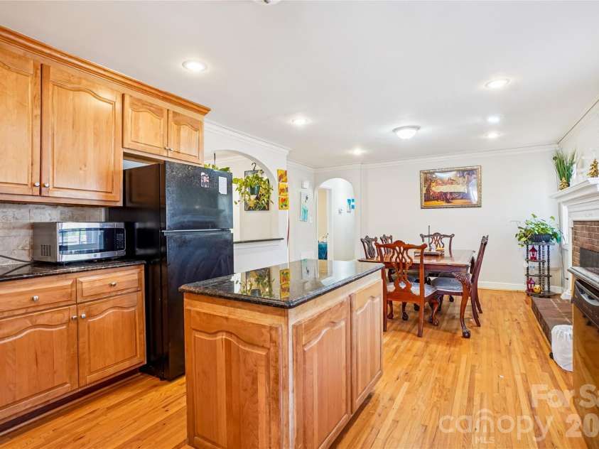 7459 Elwood Drive, Charlotte, NC 28227.  MLS# CAR4355615, YatesRealty ID 16697. Main House - Kitchen